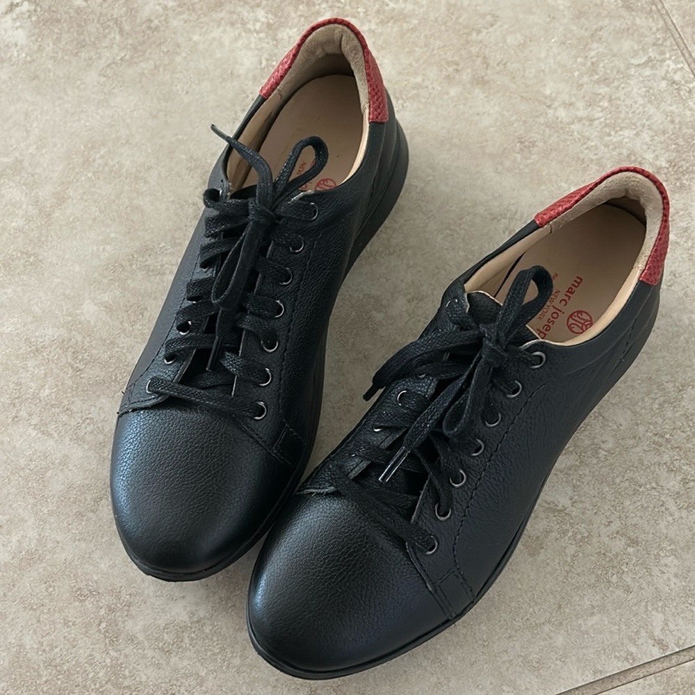 NWOB SPRING RD WEDGE SNEAKER IN BLACK LEATHER SIZE 7
